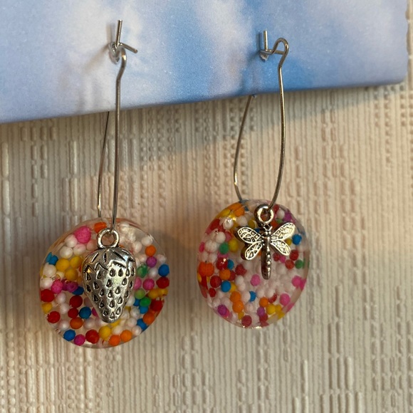 HANDMADE🙋🏻♀️🍩Dangle Earrings w/ Charm! - Picture 8 of 15